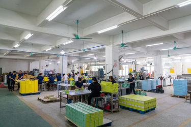 GUANGDONG YUHUA PLAYING CARDS CO.,LTD. línea de producción del fabricante