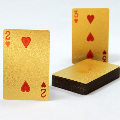 comprar Cartas de póquer de plástico de diseño personalizado para juegos de 63*88 mm con caja plegable, fabricación dorada 100% impermeable online manufacture