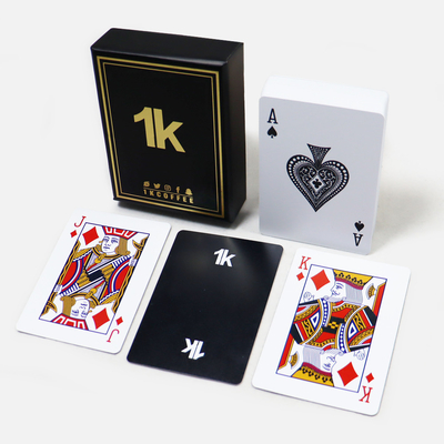 Superficie de acabado UV Deck de cartas de juego de plástico personalizable con tapa y caja base