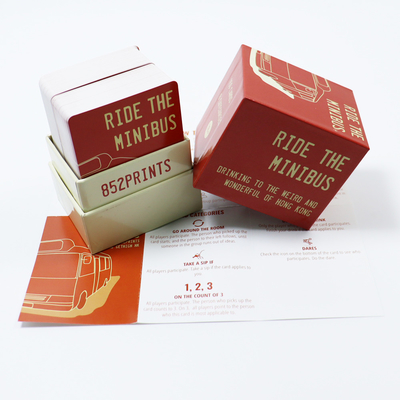 Desafío de adultos de color personalizado Bebida Cuestión divertida Juego de cartas con tapa y caja de base impresa